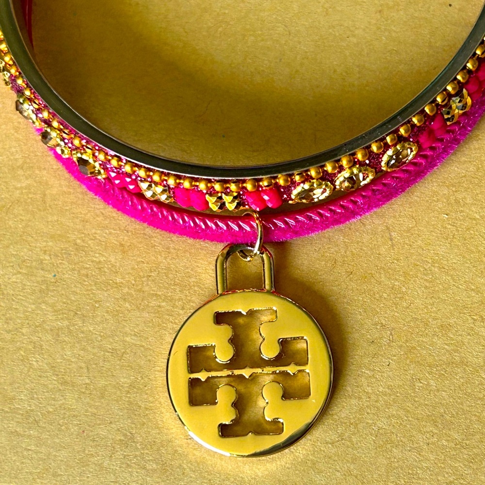 NWOT Tory Burch Logo Pendant Bracelet